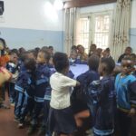 Butembo : des écoliers du CS de l’Assomption en visite guidée dans plusieurs sites, dont la Radio Moto 